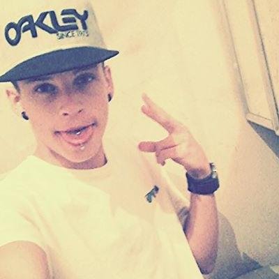 Meu porto seguro! é pra você que eu corro quando tudo desaba e você que me acolhe que me beija e que me abraça. é você que eu quero do meu lado p sempre 24hrs ♥