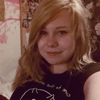 Hey there. :) My name's Emma, I'm 19 years old... I don't know what else to say so tweet me if you wanna know anything :3
