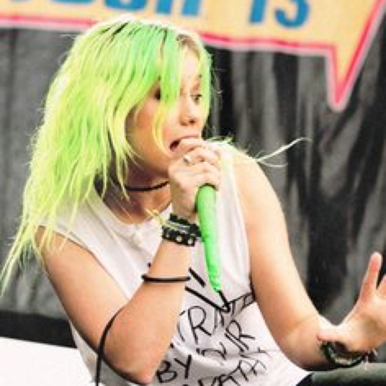 bandpossessed's profile picture. The daily allowance of fangirlling and hyperventilating ♡ Follow me for band and relatable posts // I'll mostly follow back