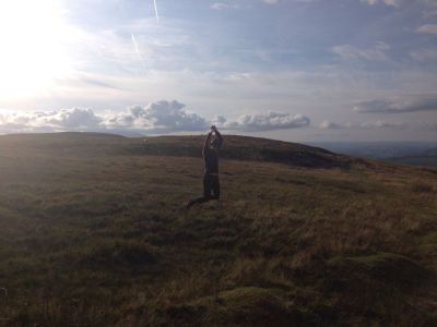 Marimagx's profile picture. Woman with smartphone