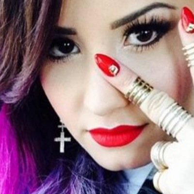 Five guys stole my heart and they don't even know it. Demi is my sister, Miley is my cousin, Ariana Grande is lyfe. 5SOS are my homies and Justin is my bitch.♥