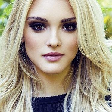 E nao tem mais ninguem que me faça sorrir apenas em aparecer na telinha :3 isabelle minha Perfeita S2  :3