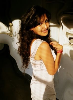 Highly inquisitive#artistic#Feminist#A greenheart#Sensitive..and have a cute smile ^_^
