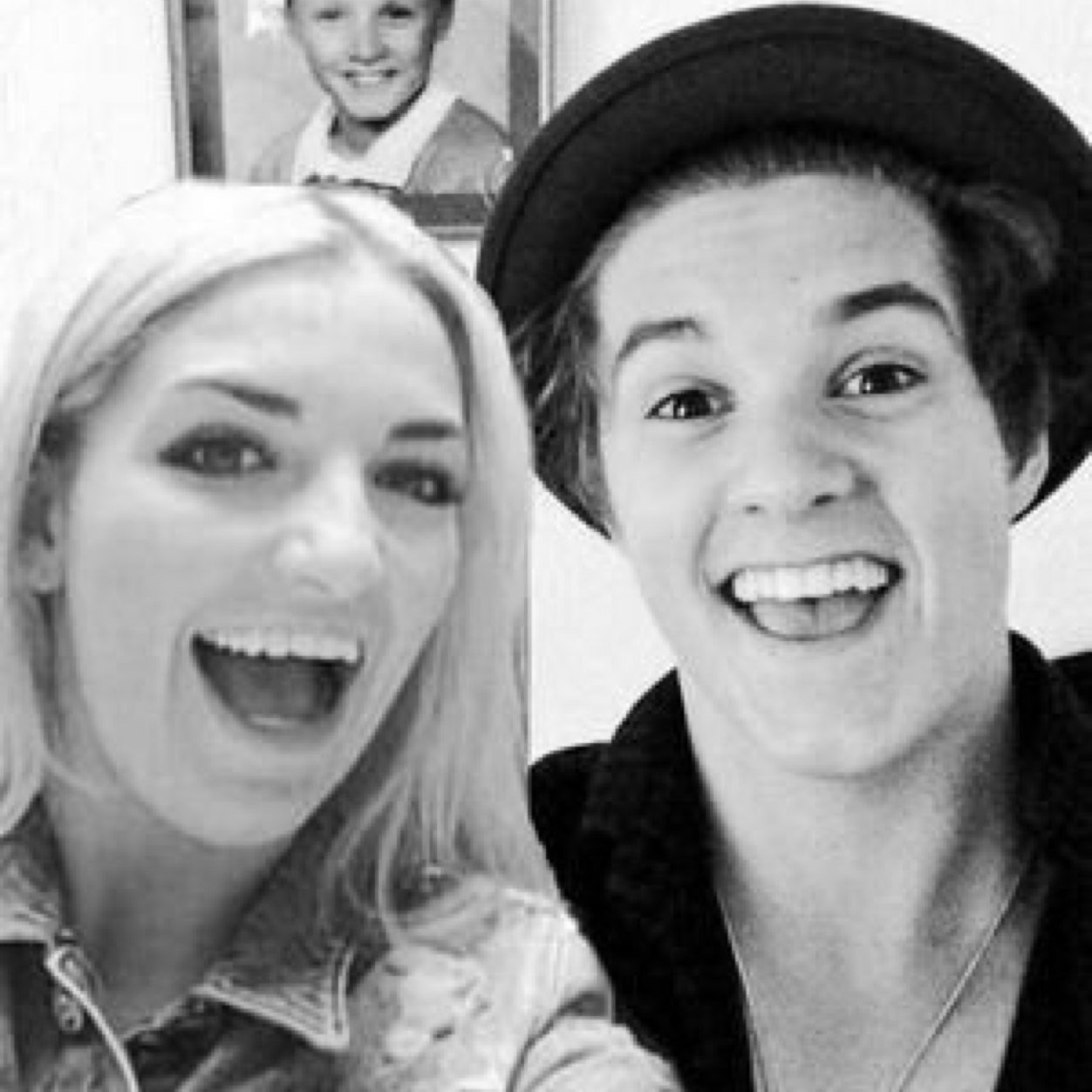 Pipers older brother {@HelloImPiper is bae} @Rydelly_RP is my lovely girlfriend