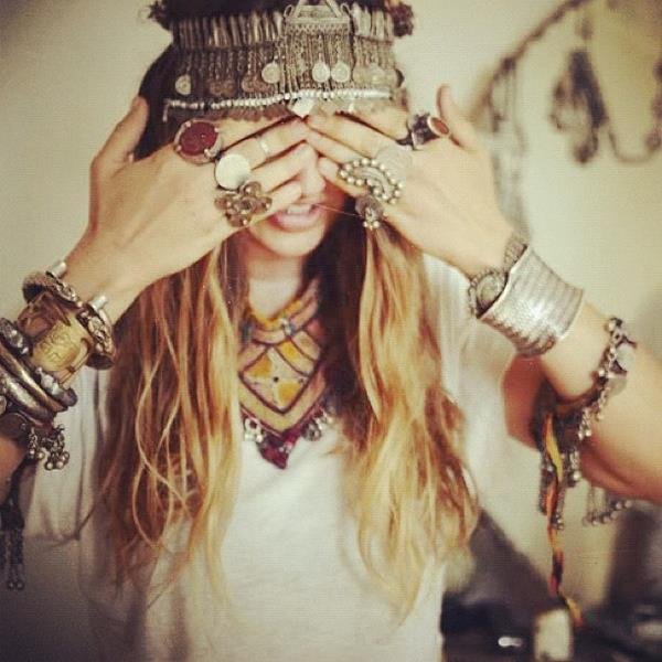 1wordtweets_'s profile picture. Tweeting.