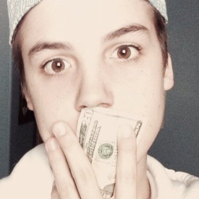 Follow @beachyespinosa or i will unfollow you