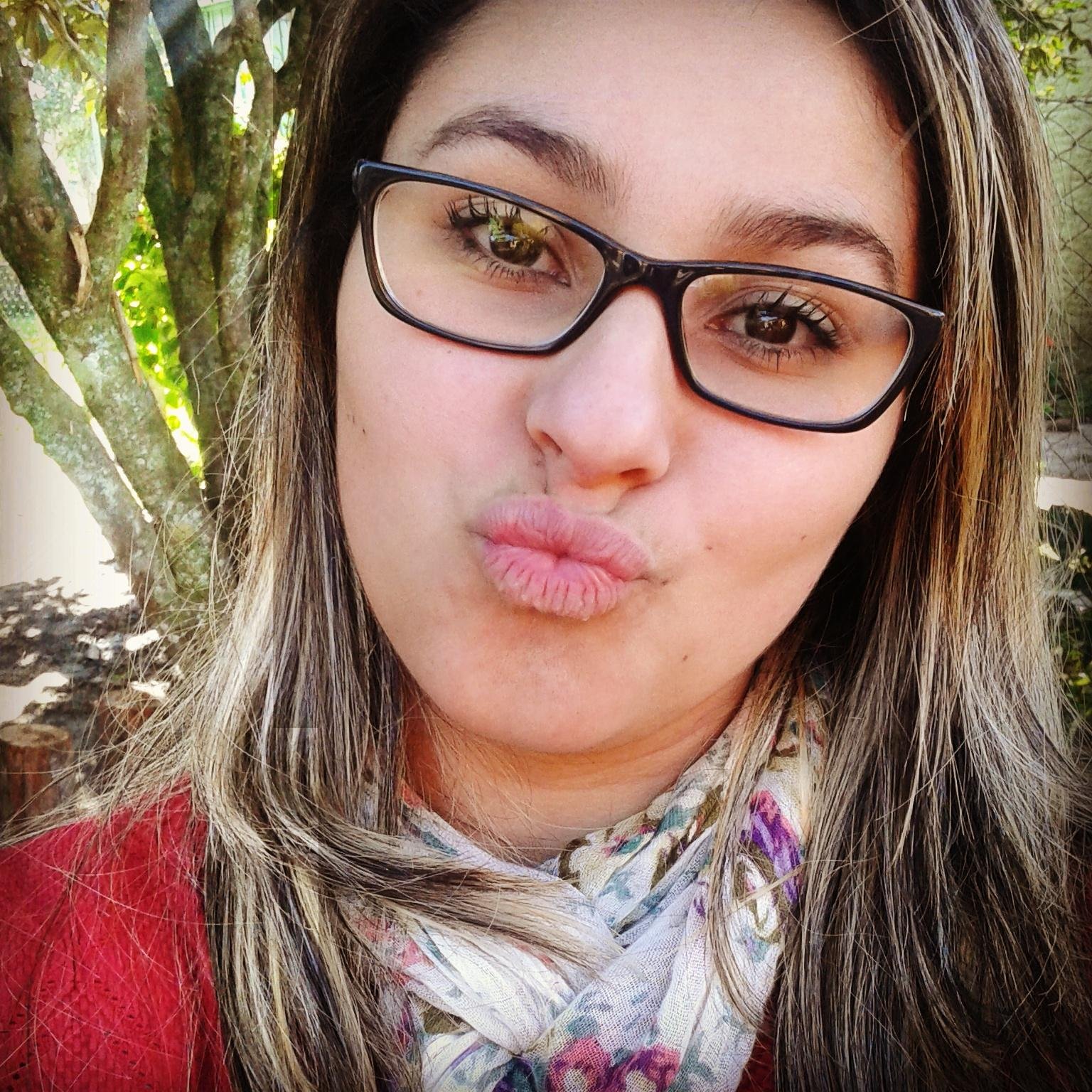 Gaúcha, Colorada, Acadêmica de Fisioterapia, e namorada do @JulianoF_Japa ! ♥