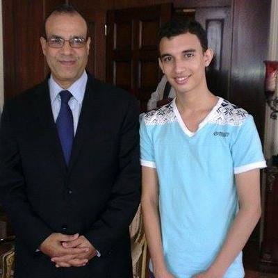 أحيانآ نبتسم ونحن مهمومون !!
ليس لاننا عديموا الاحساس !!
ولكن لاننا : نملك أنفس جبارة …
تؤمن بأن .. بعد العسر يسرا ..”