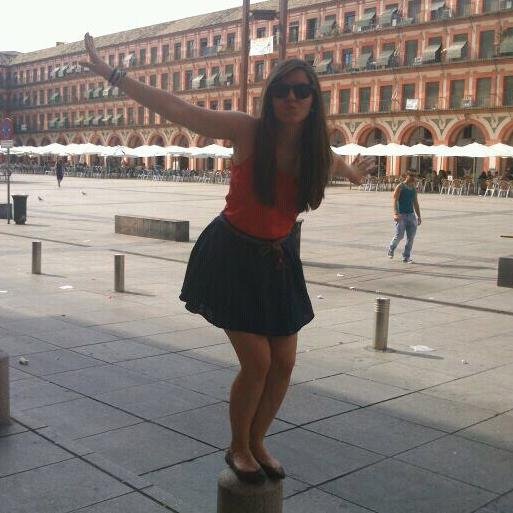 Escribo por placer, escucho música por trabajo y viceversa 🔄 Mi primer libro, De ochenta en adelante (2022)📚