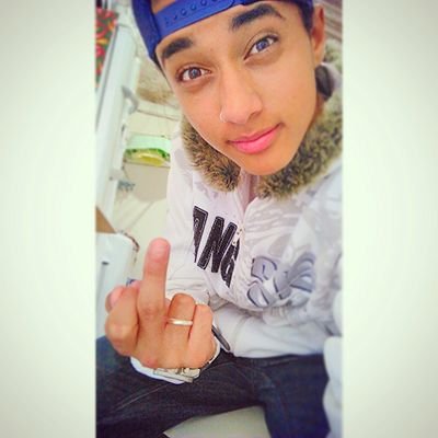 - pode chegar eu não mordo , só C pedir :3