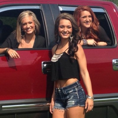 3 sisters, 1 stage ❤️ Instagram- KOSMIC_GIRLZ_BAND