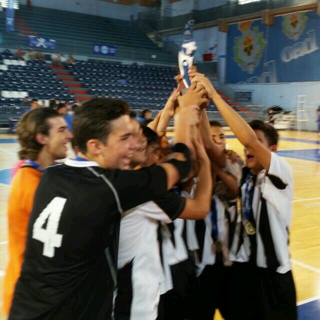 intrusos121's profile picture. 