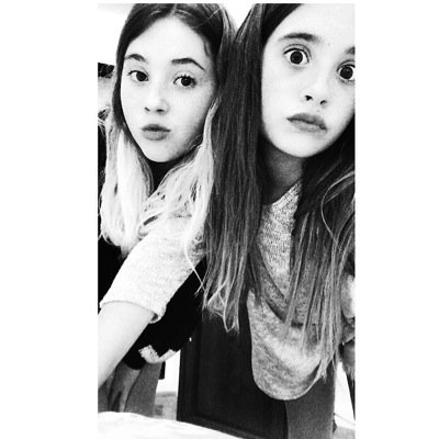 •12 años• •Devi y Lola• •Hija de Jochi y Valen• •Mica,Sele y Mora•