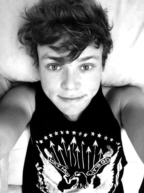 Free follow from @mukesunicorns and @malumsunicorns :) Tweet us the word 'Unicorn' for a followback :) To keep this free follow, follow our accounts ^