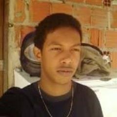 gosto de jogar bola deveis inquando, andar de carros americanos e paquerar mulheres!!!
