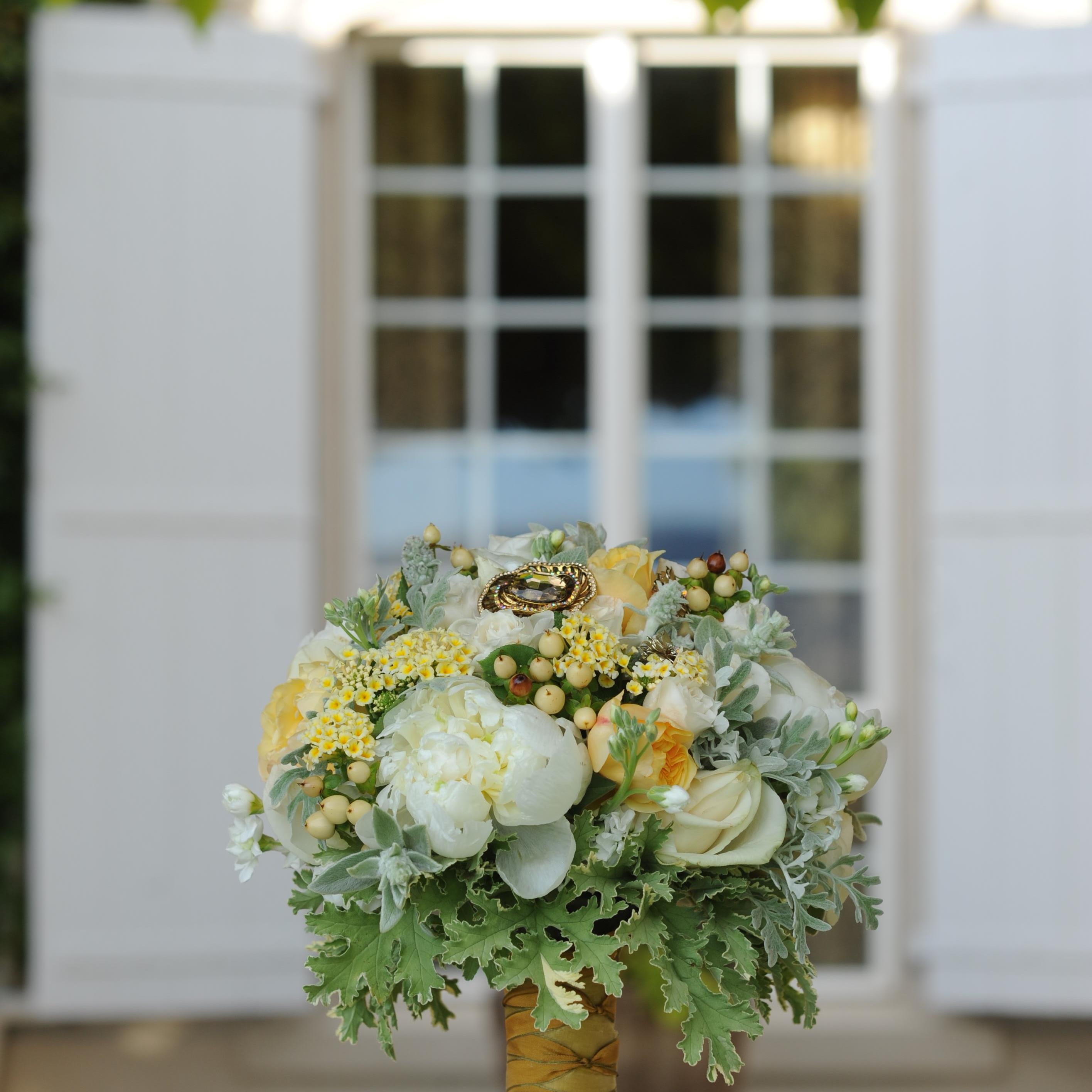 Owner & Floral Designer of Twigs & Petals Floral Boutique. Custom design floral for Weddings, Funerals, Everyday, special occasions. Call 509-619-0900.