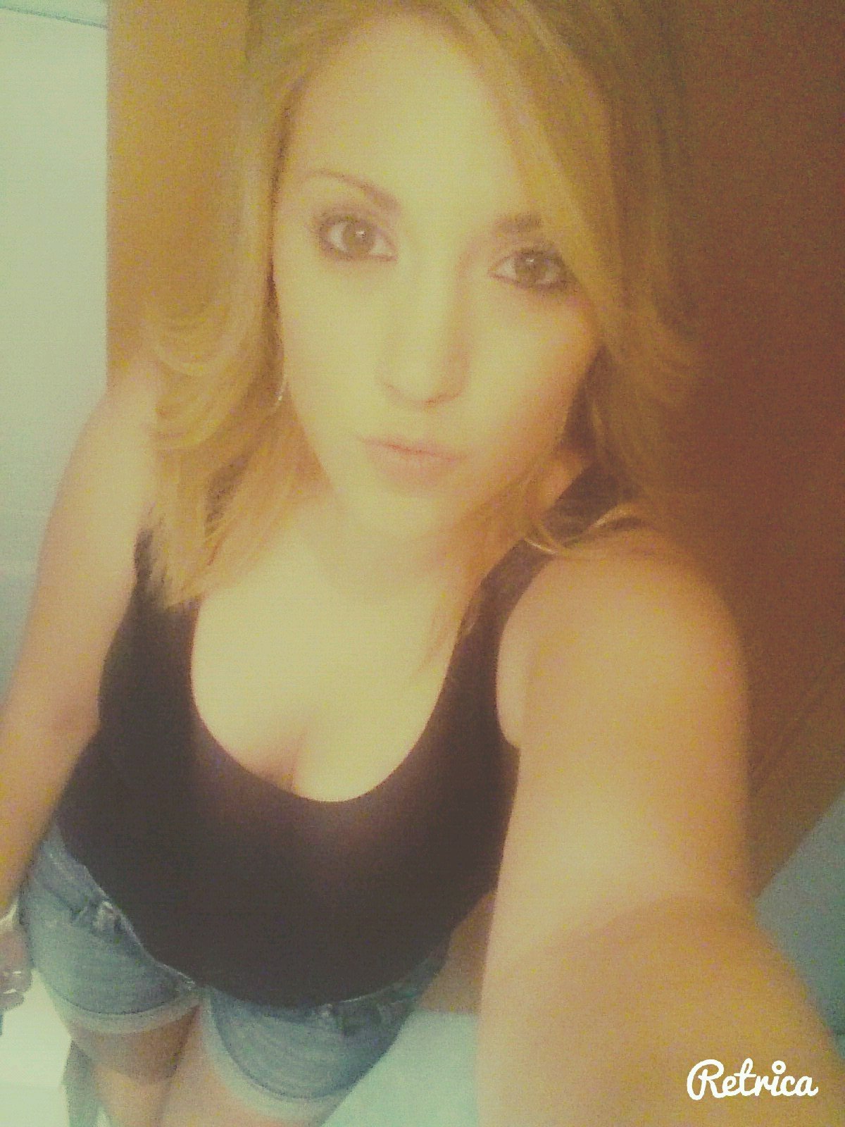 21. Estudiante de ADE en la Universidad de Zaragoza. 
..  Vivi ogni giorno della tua vita come se fosse l'ultimo  ..

♥REAL MADRID♥