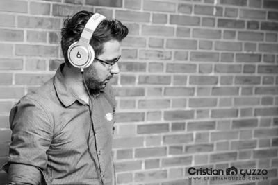 jeronimo_filho's profile picture. Jornalista, trabalho na @radiospacofm, onde exerço diversas funções e nas horas vagas DJ em festas e eventos.