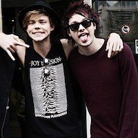 Free follow from @mukesunicorns and @malumsunicorns :) Tweet us the word 'Unicorn' for a followback :) To keep this free follow, follow our accounts ^