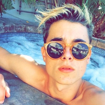 go follow @slay_cloudy bc she just gave u a free follow :)
