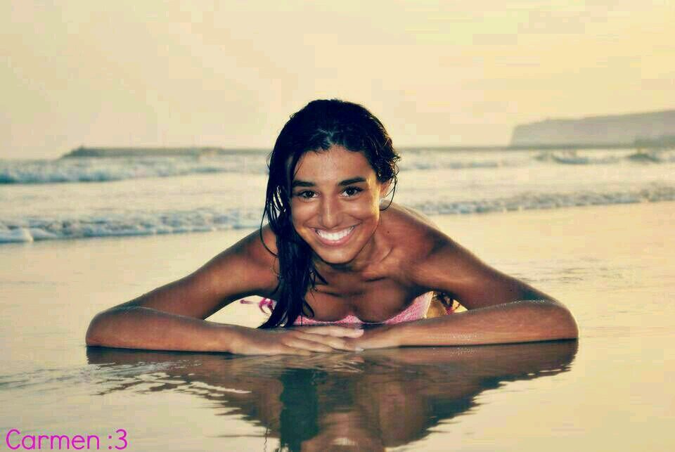 XVI.De esas que no esperan nada de nadie, que no creen en los para siempre. Nací para ser real no perfecta. Instagram: carmenolivaa//ask: CarmenOliva00