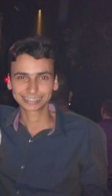 Idiota daquele que se importa com a opinião dos outros e deixa de ser feliz....