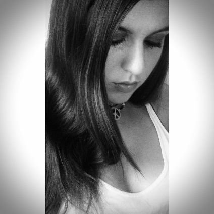 VIVIR//Se feliz, que nadie te lo impida,  y a la mierda lo que diga el resto.//Instagram- no_existe_el_pasado.04  :)