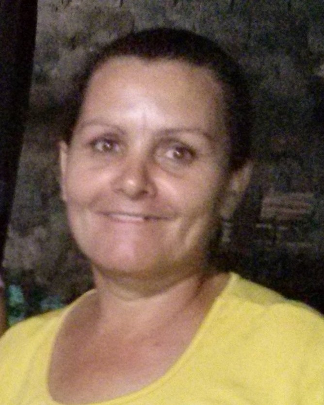 Gosto de praia e ficar com a família.