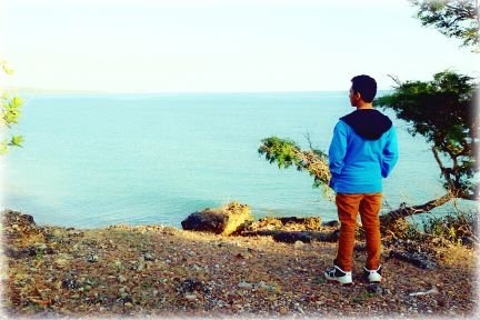 Haloo.,.my name's Rando,if you're a fan of Naruto,Follow me okay