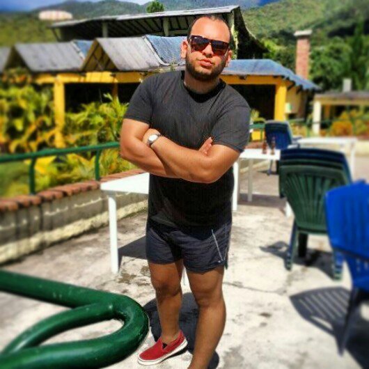 fanatico del buen vivir y de las cosas buenas de la vida , fiel seguidor de la moda y lo vintage ´´actua bien y te ira bien ´´