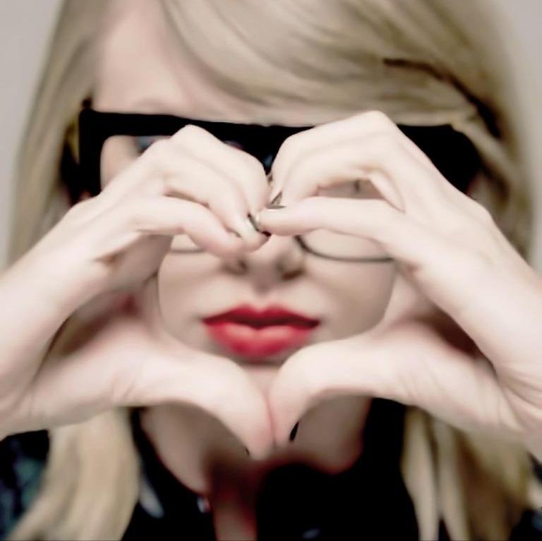 Just to break me like a promise. Follow Our Queen @taylorswift13. Hope to see you soon. Can you do her hairflip? \m/