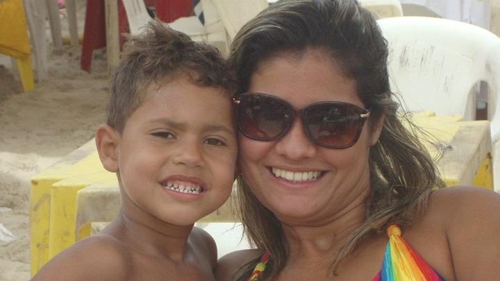 Apaixonada, Carinhosa,  Extrovertida, sincera, Indecisa, justa....