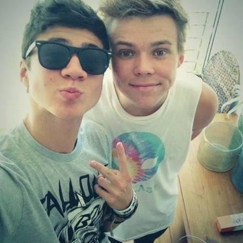 Viviendo a #3MSC con @Real_Liam_Payne & @Calum5SOS ❤ #Ðιяє¢тισηєя #5SosFam❥ Social Casualty + Change My Mind♪♫