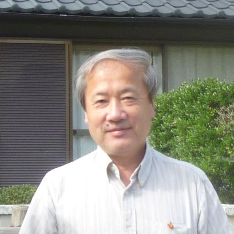 横浜国大民謡研究会合唱団、沖電気混声合唱団、沖電気の職場を明るくする会、日本共産党、印西・九条の会、千葉１３区市民連合、年金者組合コール ・ルビー、印西市在住。家族は妻とネコ４匹。趣味は音楽、読書（自然科学、歴史、小説）