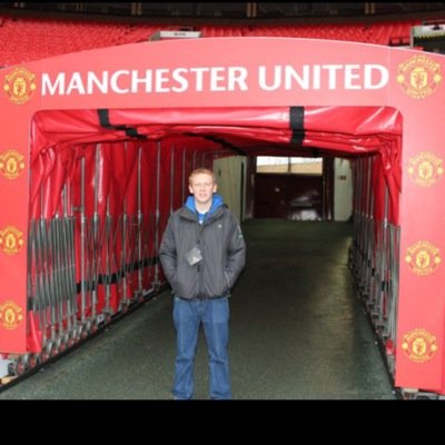 Self employed Carpenter, Loving playing football and moaning about everything! MUFC