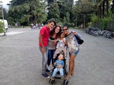 ciao ragazzi. io sono un cantante sto iniziando adesso, ma spero che in futuro la famma arrivi.
