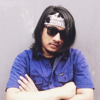 Freelancer Film editor | Heavy music maniac | Half past gamers | Newbie Vespa guy