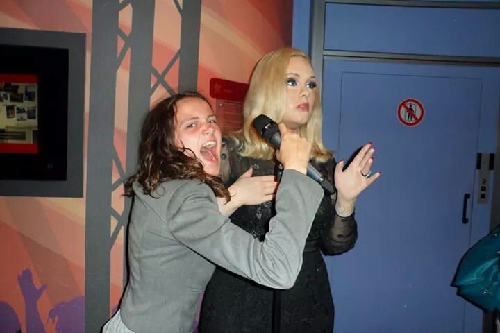 We love youuu♥ XKim&Kim // de reden dat je me niet zovaak ziet is omdat ik achter je sta ! ik ben voor altijd bij je waar je ook gaat en staat. (l) xFamke.