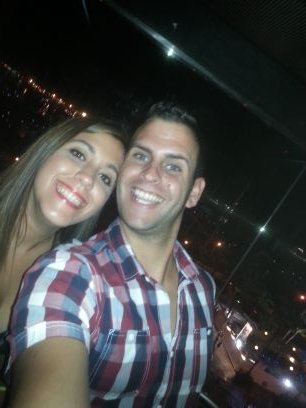 Me siento afortunado por haber encontrado al amor de mi vida, porque dos personas que se hacen reir tienen derecho a todo. Del chico flipado de la estacion.