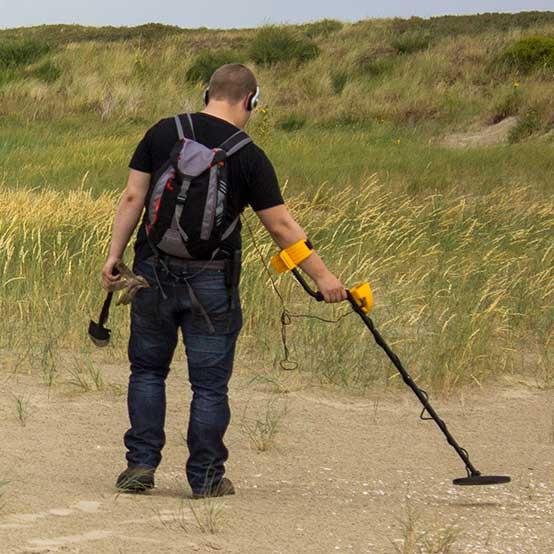 Mijn naam is Jaap en samen met mijn vriendin Nina ga ik er zo vaak mogelijk op uit met de metaaldetector.
