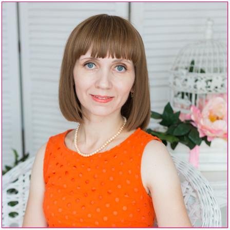 Я мама троих дочек. 
Учитель информатики, 
Консультант по Красоте Mary Kay.