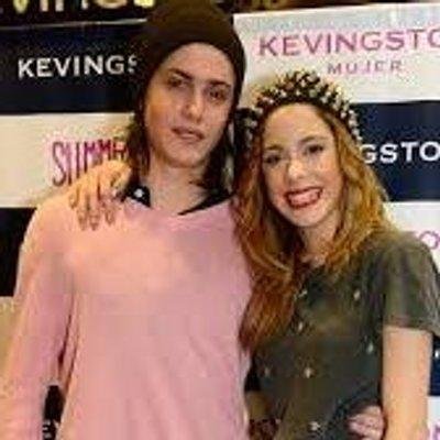 Heremano de @TiniStoessel @TiniiStoesel1 : D Real cuenta ,unica y ufficial