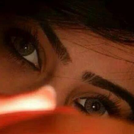 أنسانه عاشقه للحياة تعشق المرح
لا تعرف الاحزان