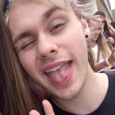 follow @ewmgc bc she gave you this follow (tweet her for a follow back) ily