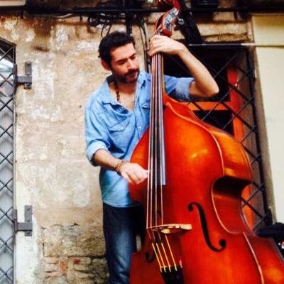 Santiago Acevedo Casas
Acoustic Bass, Electric Bass.

Born in Bogotá, Colombia, Santiago Acevedo began to study classical Acoustic Bass at “Universidad de los A