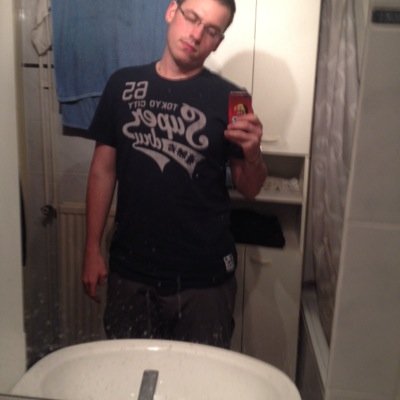 faite pas attention a la photo c'est une ancienne mais sur ce pc j'avais que cela don voila mais en toutcas n'hésité pas a venir discuter et faire connaissance