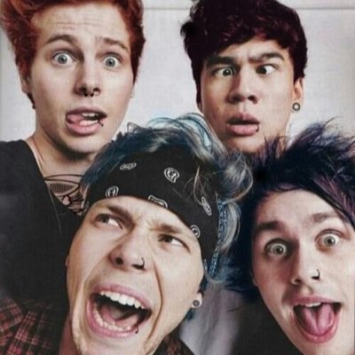 5sosfam please retweet https://t.co/crp9oepVlz i can win a competition to meet the boys IN AMERICA / IT WOULD MEAN SO MUCH TO ME