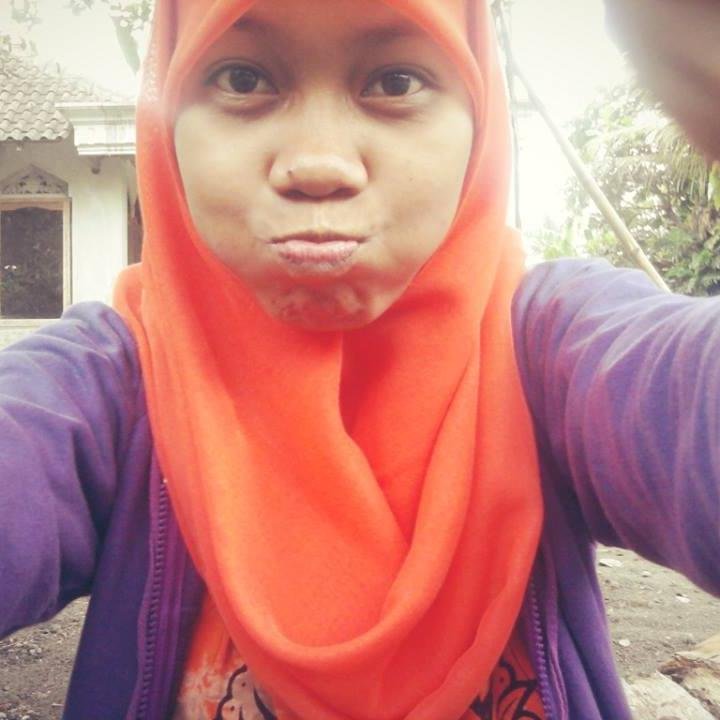 tri_indahh's profile picture. social welfare