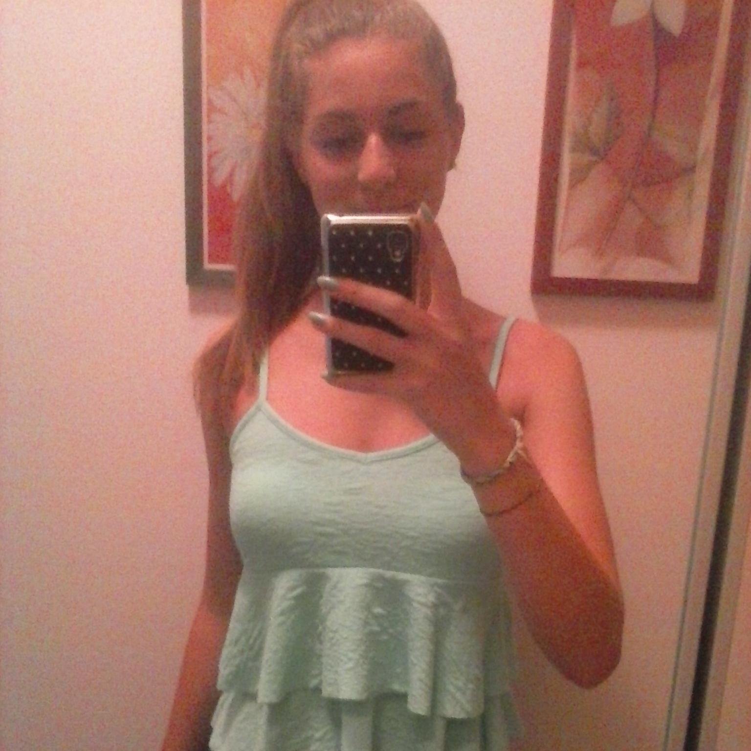 Hii,my name is Martina.I'm 17, I live in Croatia. follow me & will follow back!!