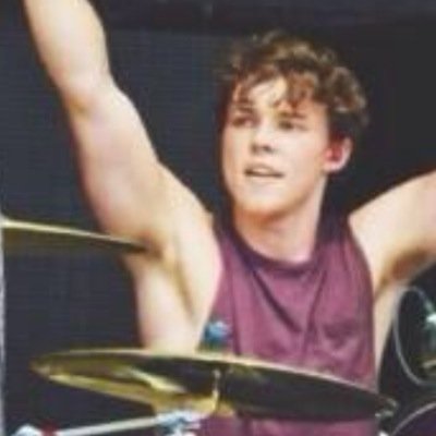 free follow from @elevatelrh ! please follow her, you can ask for a fb x
